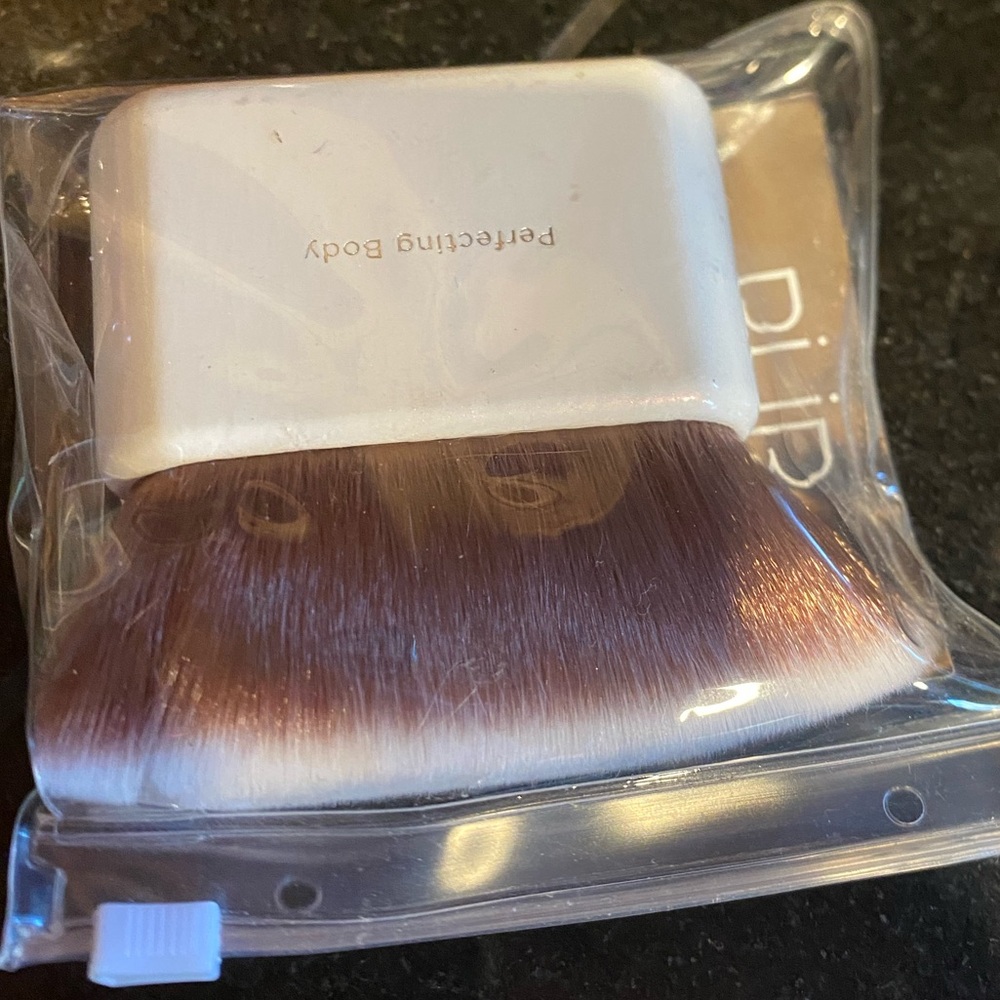 COPY - PUR (perfecting body brush) VEGAN makeup brush 💕 retail $39